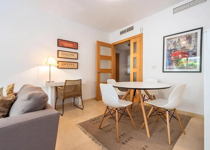 Apartament Center I *